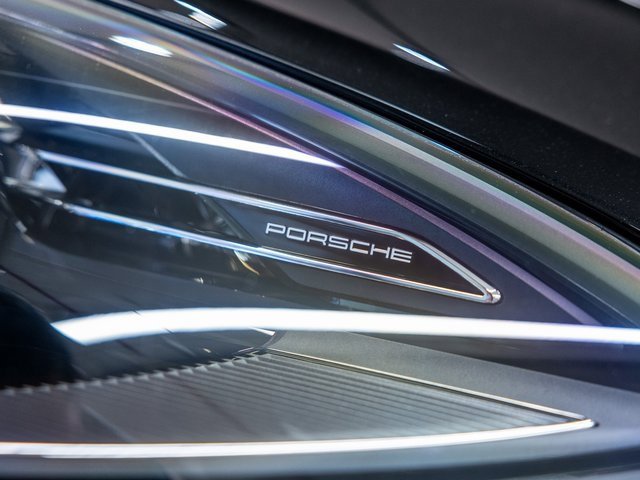 Certified 2025 Porsche Macan image 14