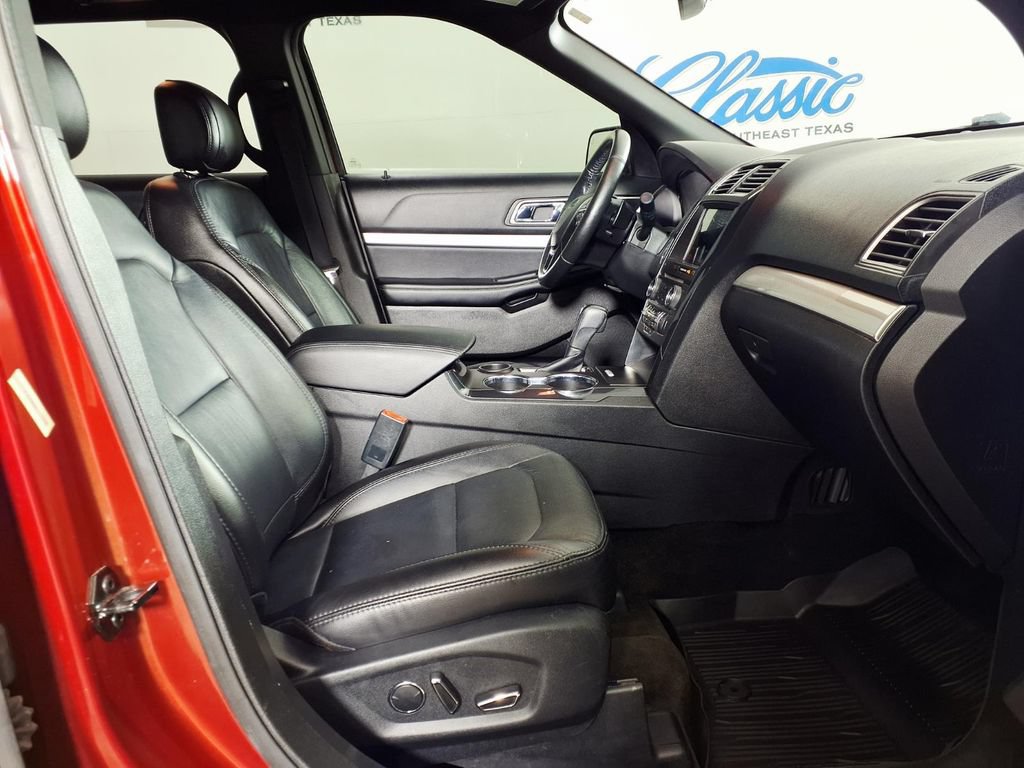 Used 2017 Ford Explorer XLT w/ Equipment Group 202A FWD image 12