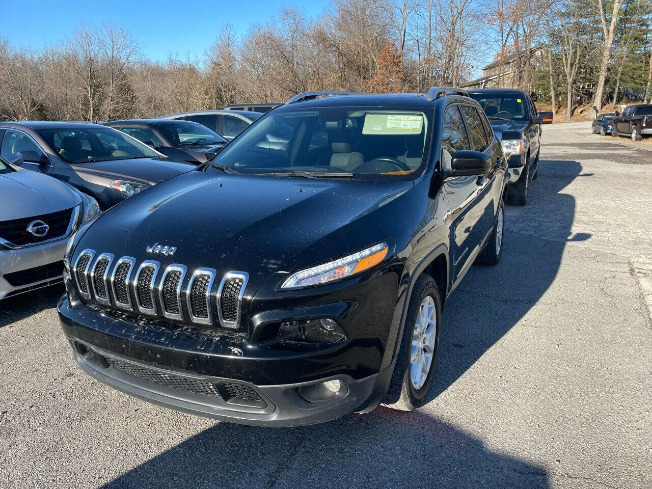 Used 2017 Jeep Cherokee Latitude w/ Comfort/Convenience Group image 2