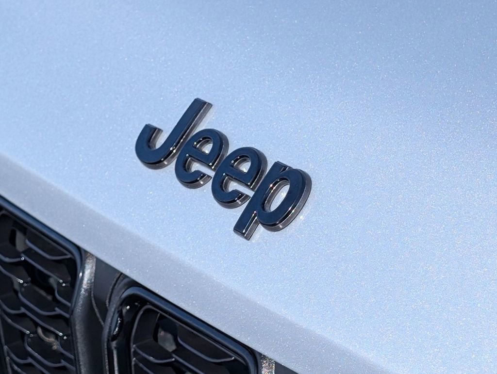 Used 2024 Jeep Grand Cherokee L Altitude image 12