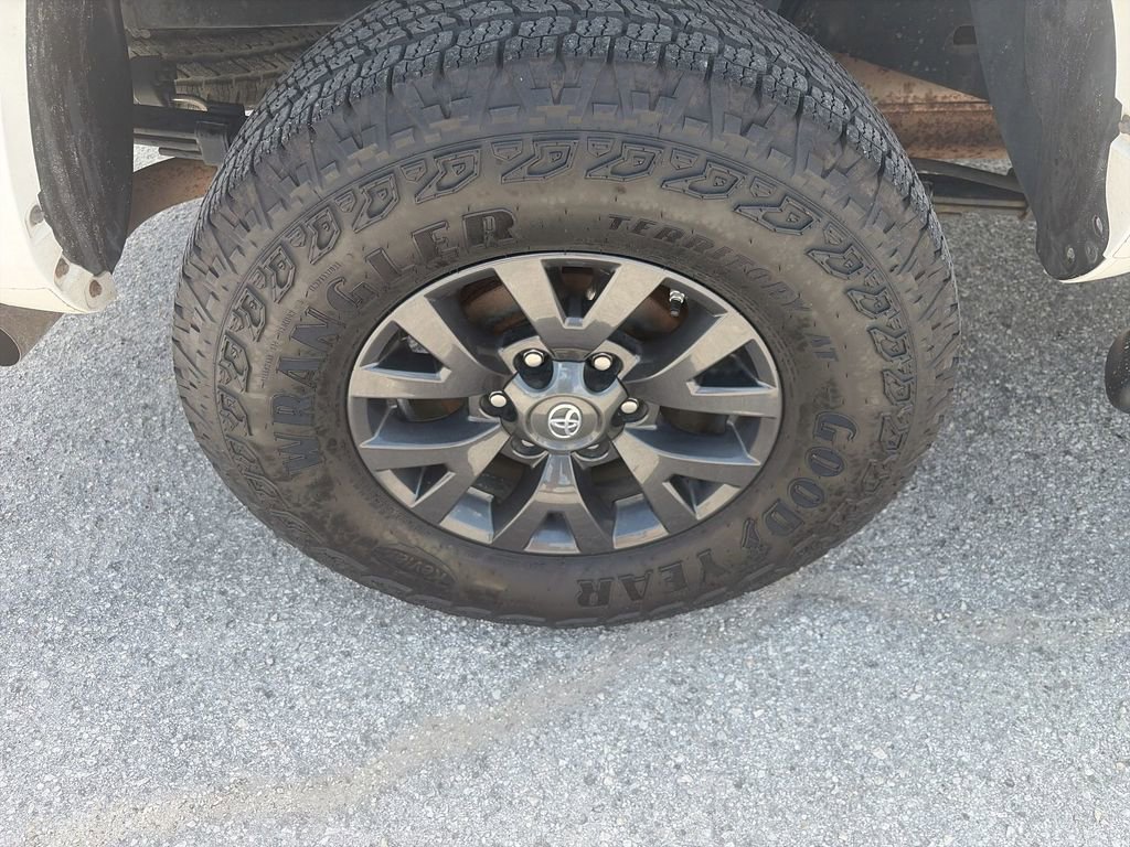Used 2020 Toyota Tacoma SR5 AWD/4WD image 37