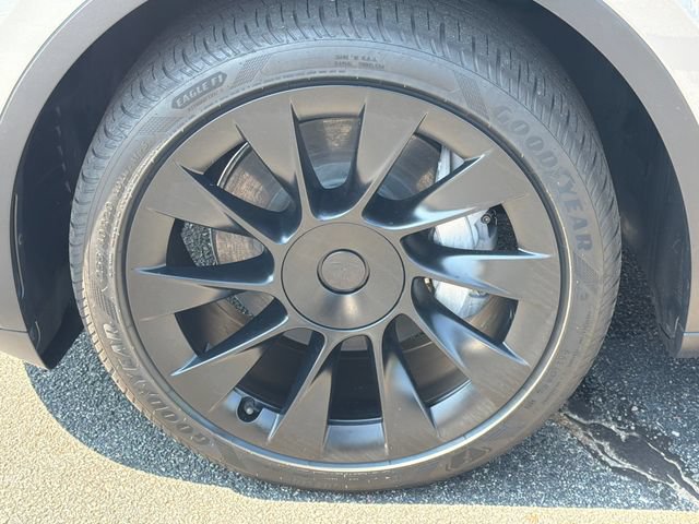 Used 2025 Tesla Model Y Long Range RWD image 13