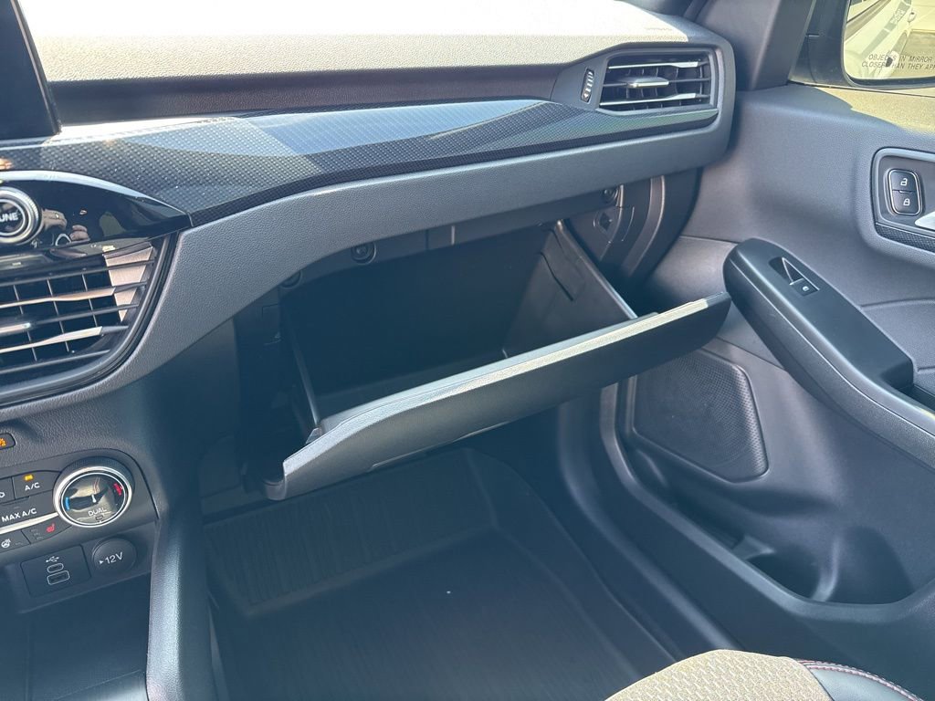 Used 2025 Ford Escape ST-Line w/ Cold Weather Package image 25