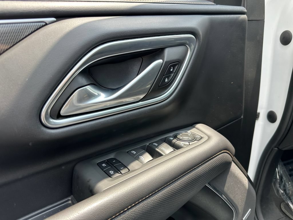 Used 2022 GMC Yukon XL AT4 w/ AT4 Premium Plus Package AWD/4WD image 18