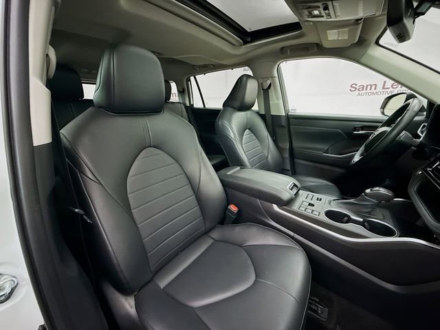 Used 2023 Toyota Highlander XLE image 30