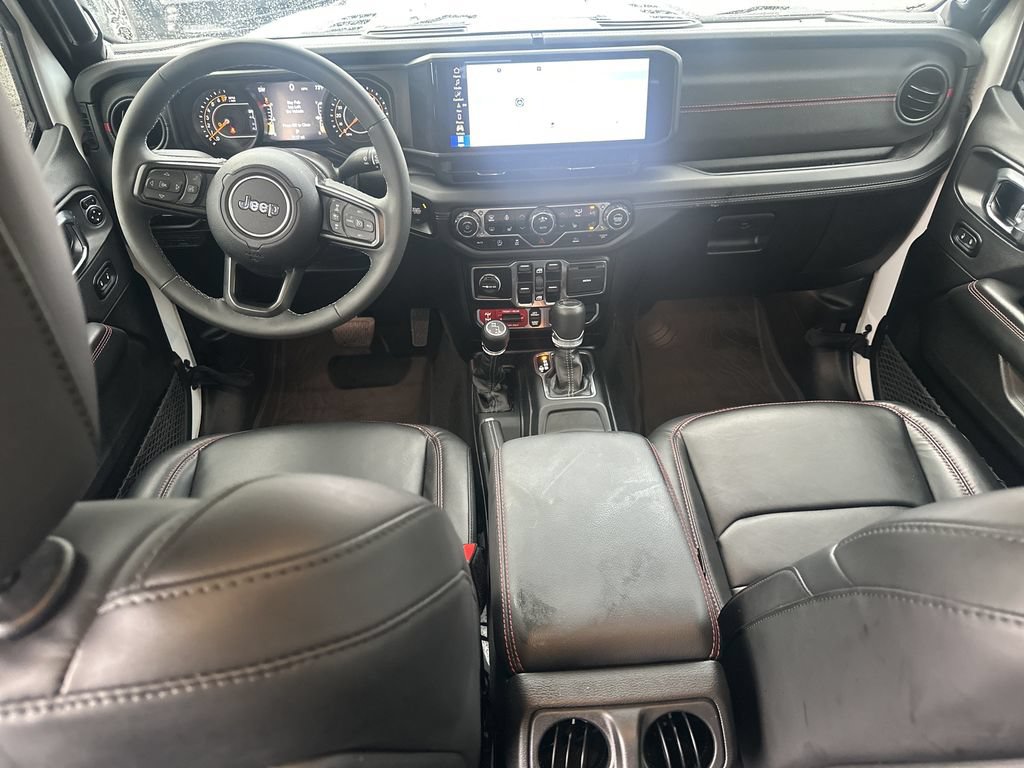 Used 2025 Jeep Gladiator Rubicon w/ Convenience Group AWD/4WD image 23