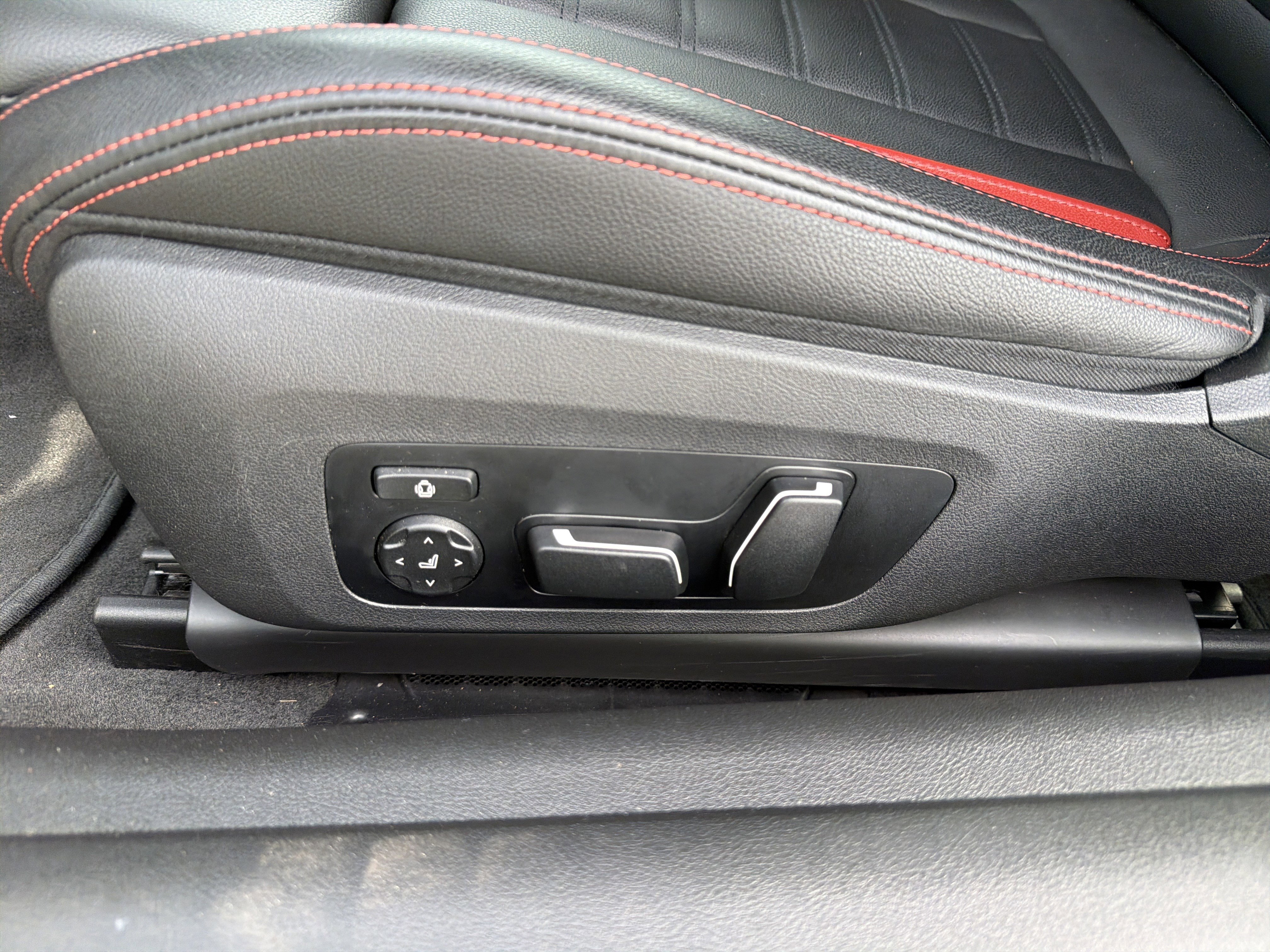 Used 2025 BMW 430i Coupe w/ M Sport Package image 21