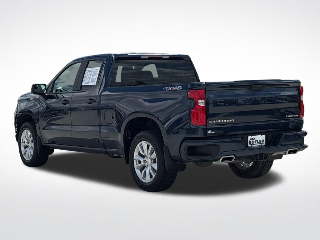 Used 2020 Chevrolet Silverado 1500 Custom w/ Custom Value Package AWD/4WD image 4
