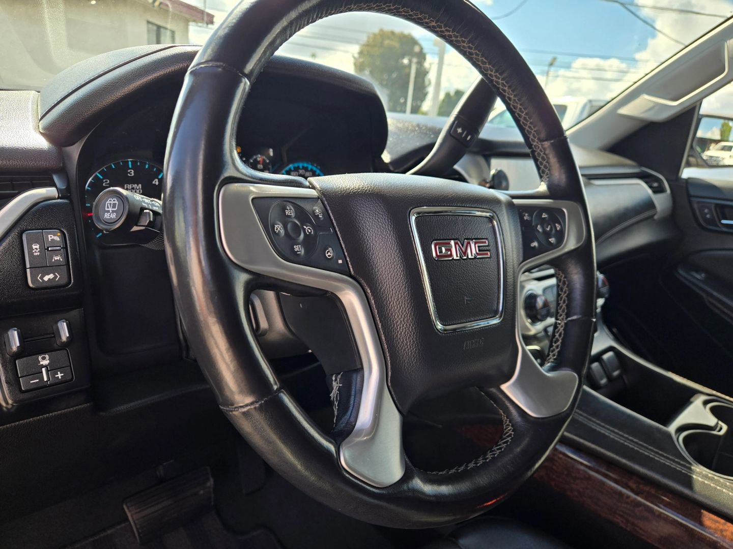 Used 2019 GMC Yukon SLT w/ Graphite Performance Edition image 11
