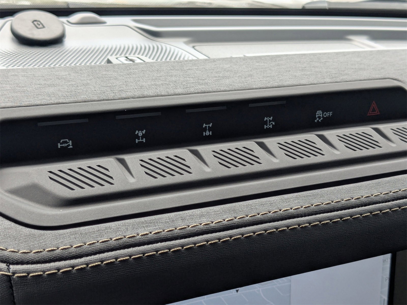 New 2025 Ford Bronco Badlands image 18