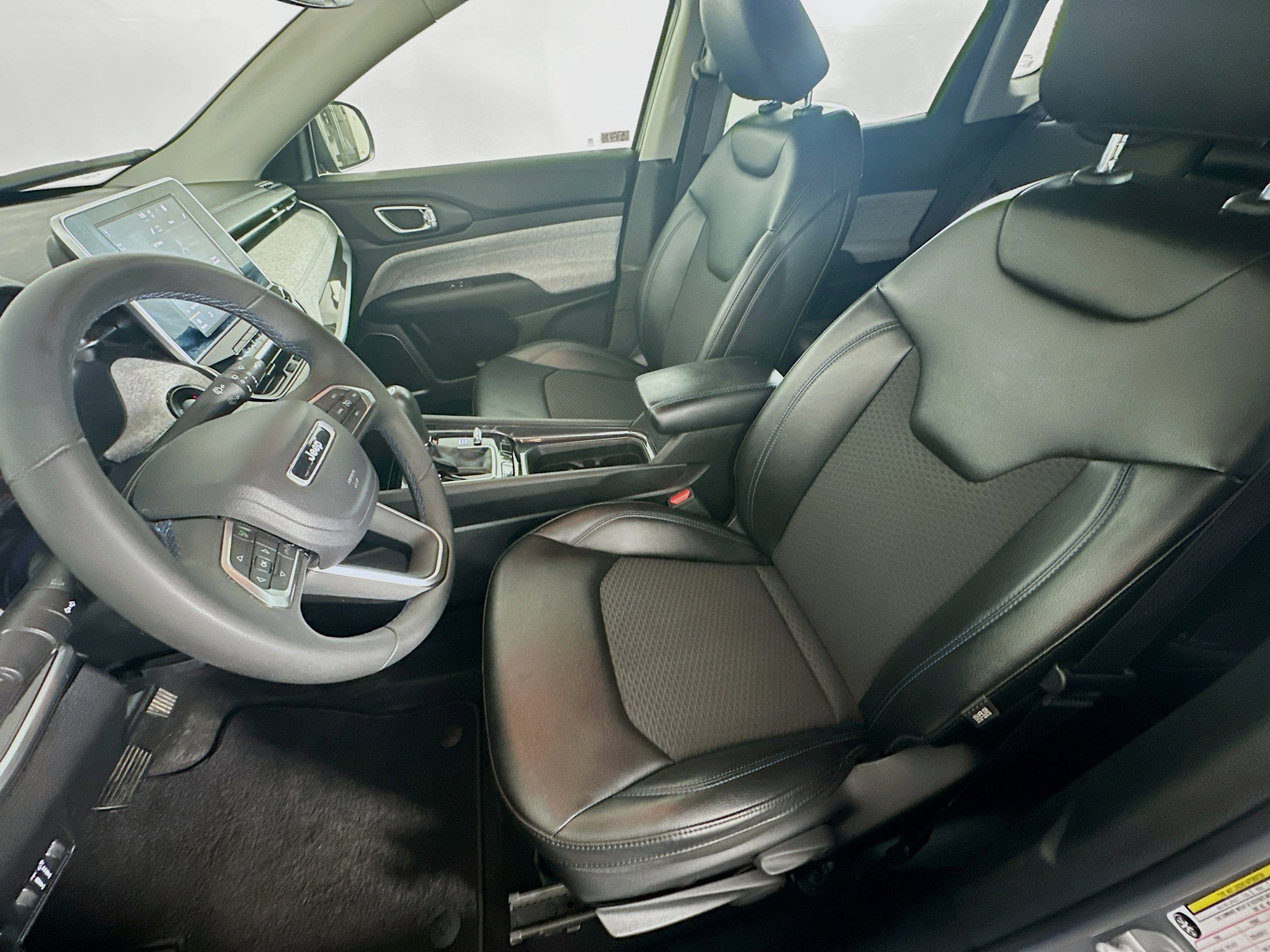 Used 2022 Jeep Compass Latitude image 13