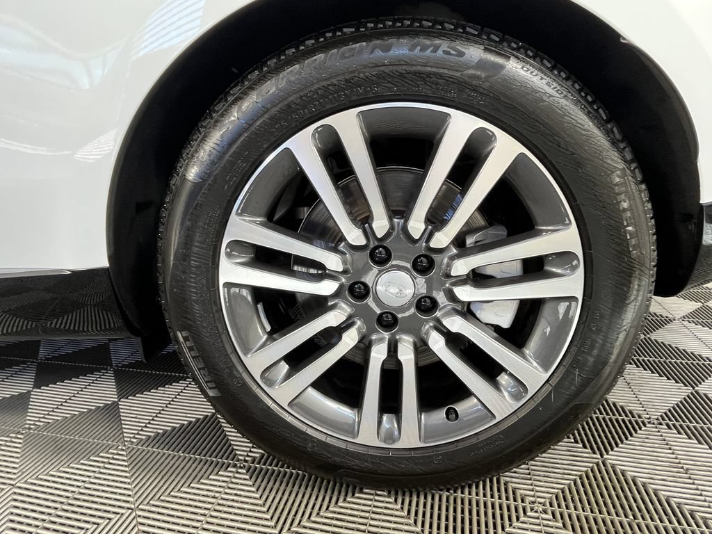 Used 2025 Land Rover Range Rover Long Wheelbase SE AWD/4WD image 15