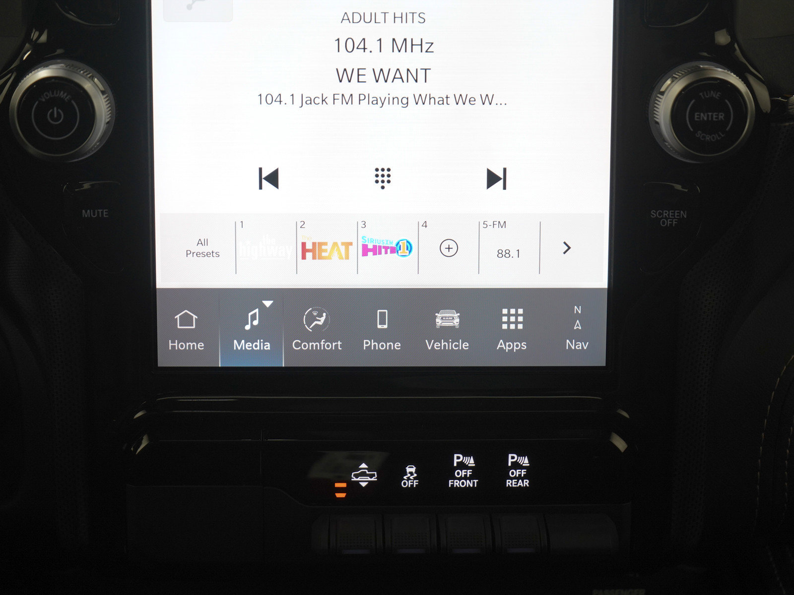 Used 2025 RAM 1500 Limited image 20