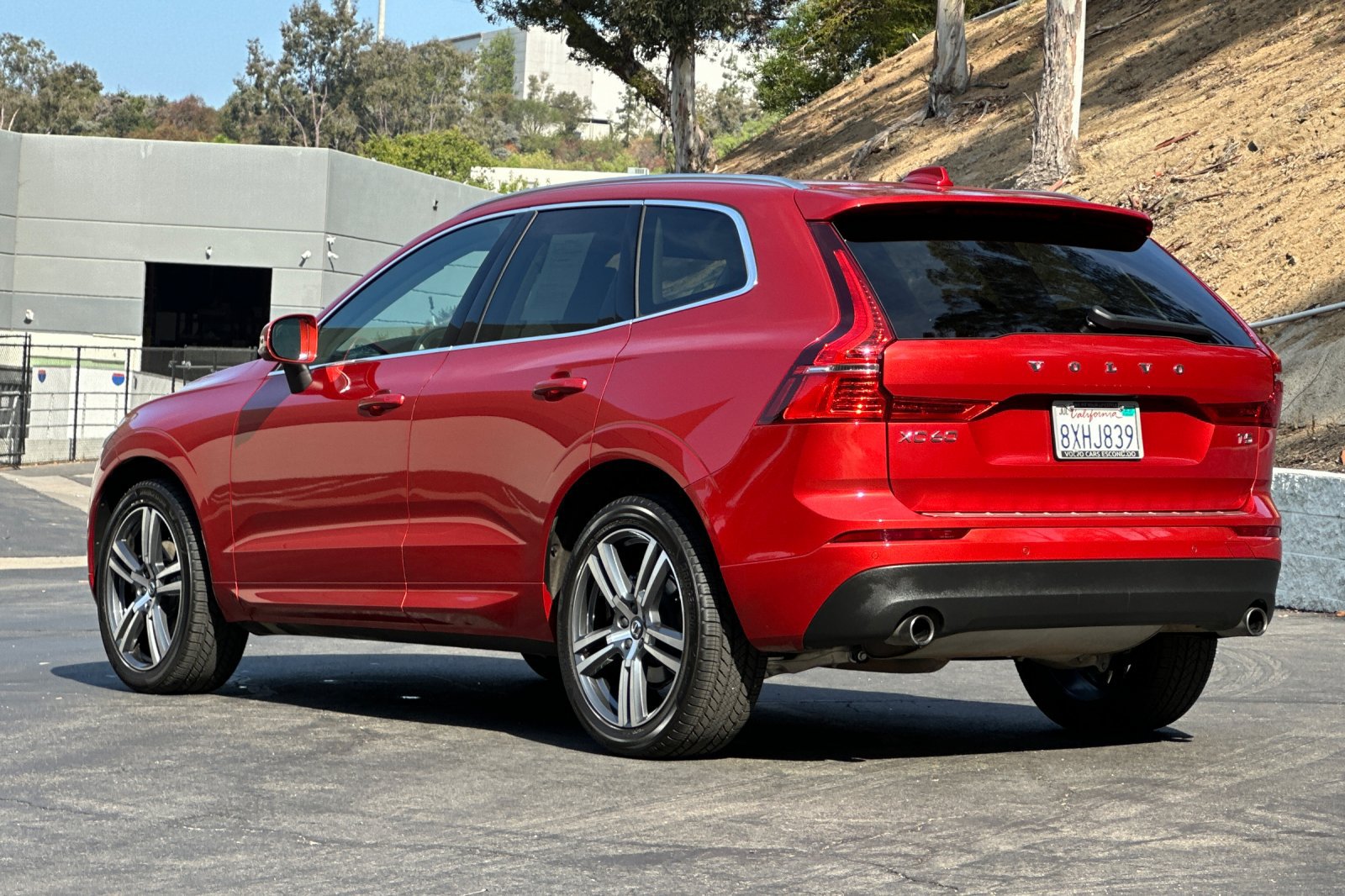 Used 2021 Volvo XC60 T5 Momentum w/ Premium Package FWD image 6