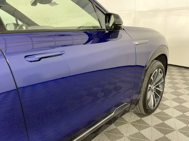 New 2026 Cadillac Vistiq Sport w/ LPO, Floor Liner Package image 8