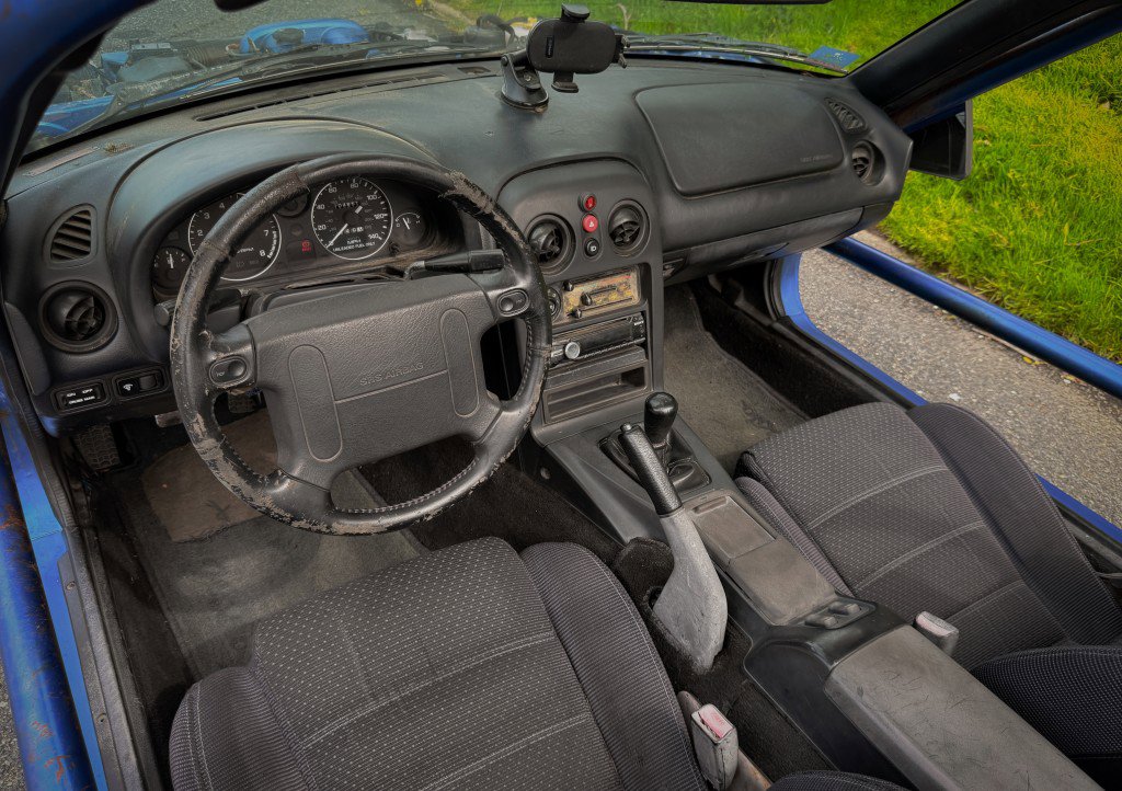 Used 1995 MAZDA MX-5 Miata RWD image 17