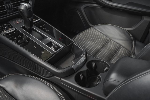 Used 2023 Porsche Macan Turbo image 20