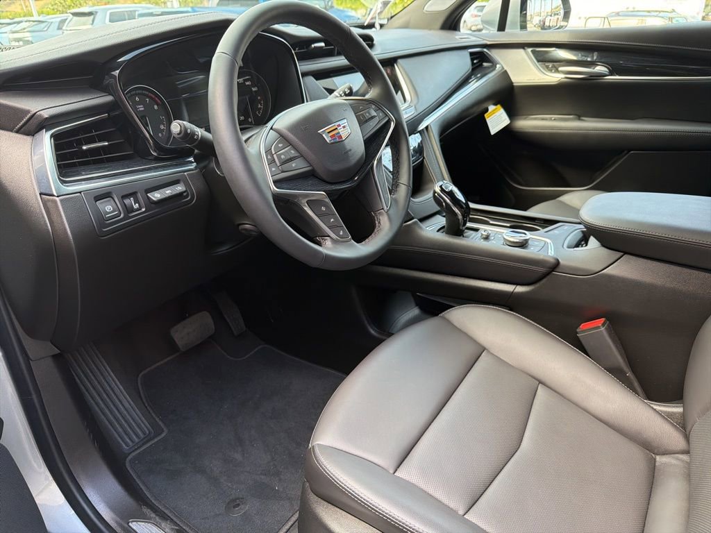 Used 2026 Cadillac XT5 Premium Luxury w/ Driver Assist Package AWD/4WD image 5