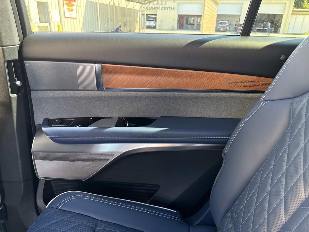 New 2026 Cadillac Vistiq Premium Luxury w/ LPO, Floor Liner Package image 14