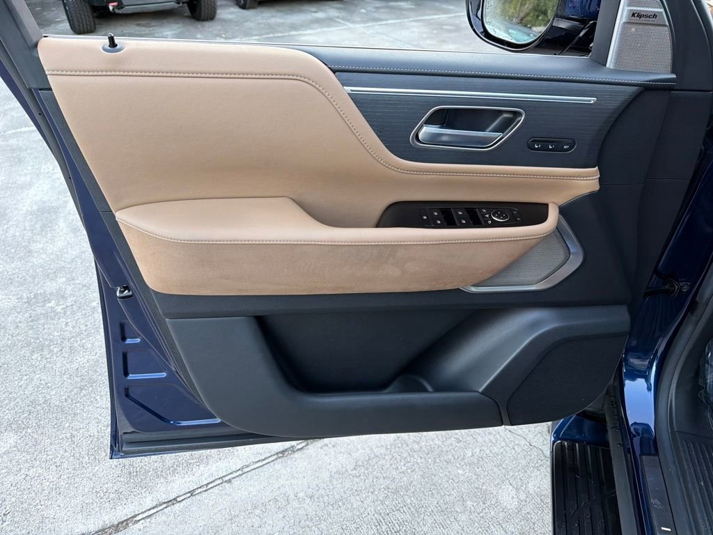 Used 2025 INFINITI QX80 Sensory image 17