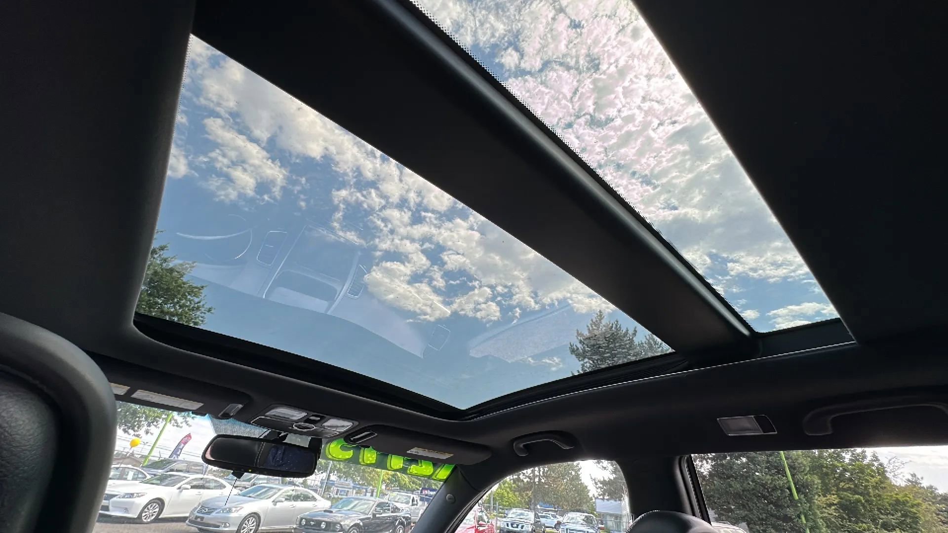 Used 2015 Kia Sorento SX image 11