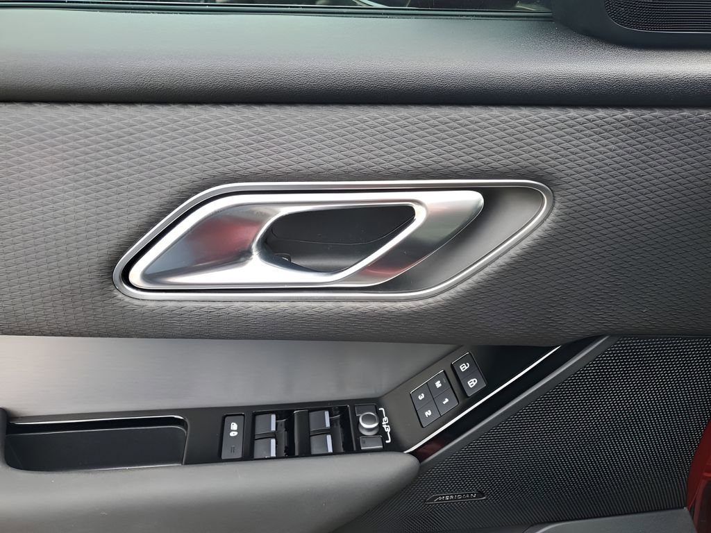 Used 2023 Land Rover Range Rover Velar R-Dynamic S image 27