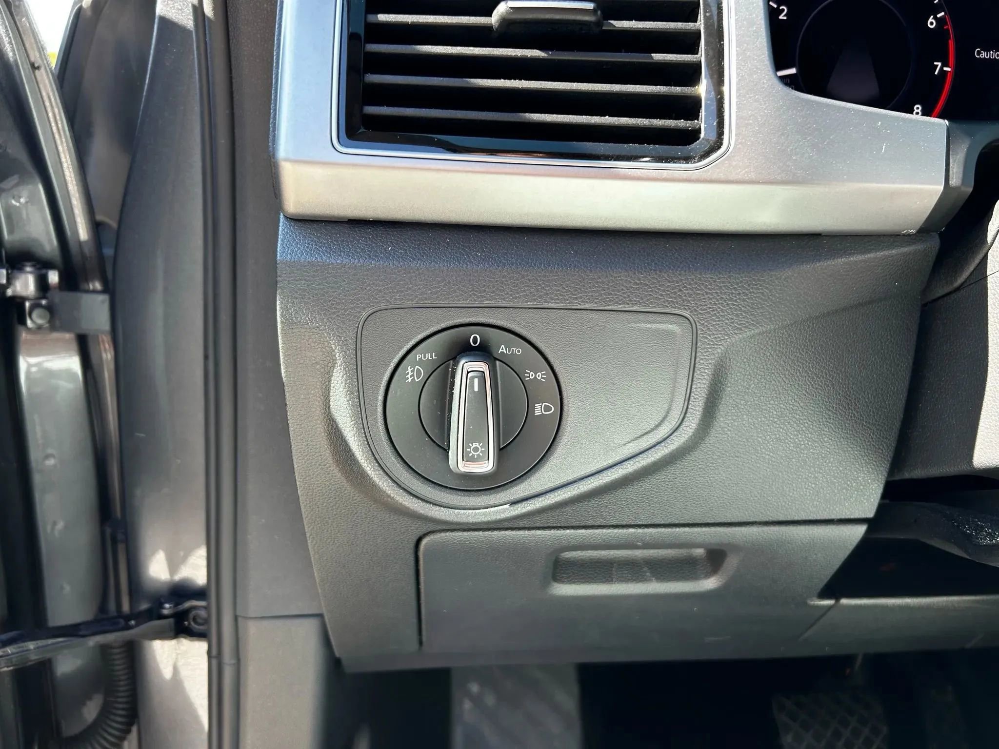 Used 2018 Volkswagen Atlas SEL Premium image 13