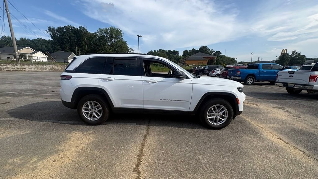 Used 2024 Jeep Grand Cherokee Laredo X w/ Luxury Tech Group I RWD image 5