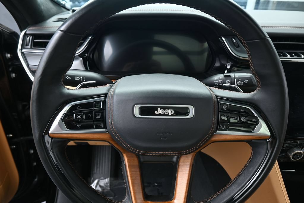 Used 2023 Jeep Grand Cherokee L Summit AWD/4WD image 17