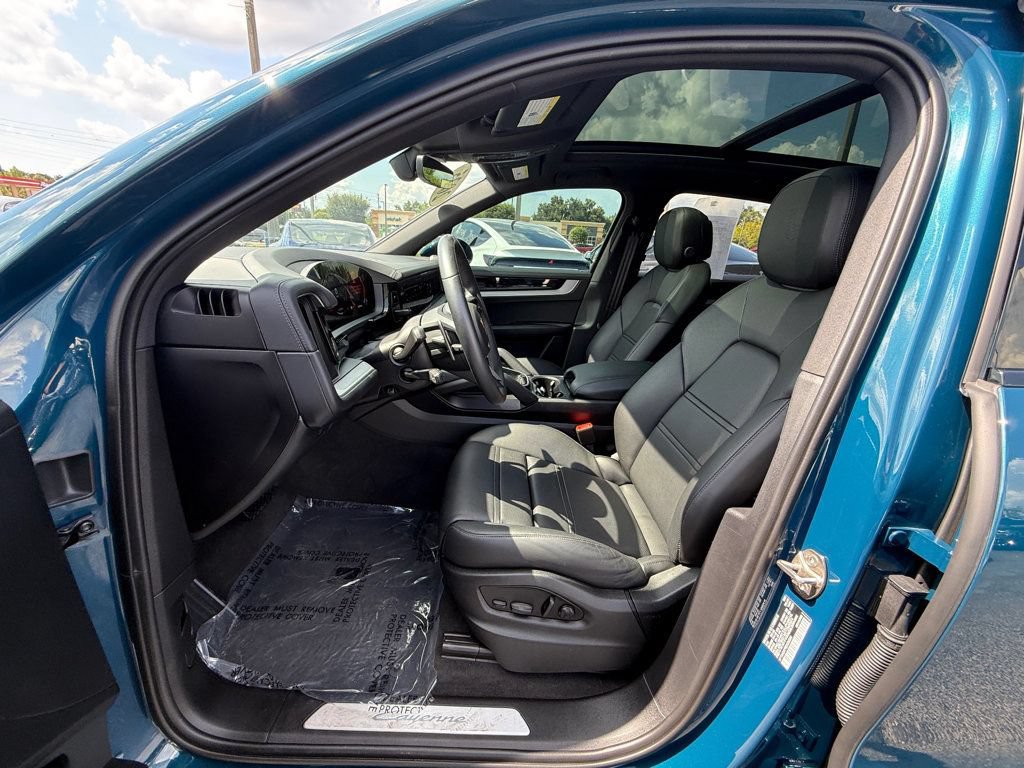 Used 2025 Porsche Cayenne AWD/4WD image 9