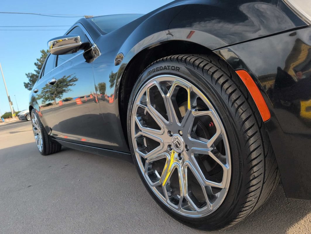 Used 2017 Chrysler 300 C RWD image 40