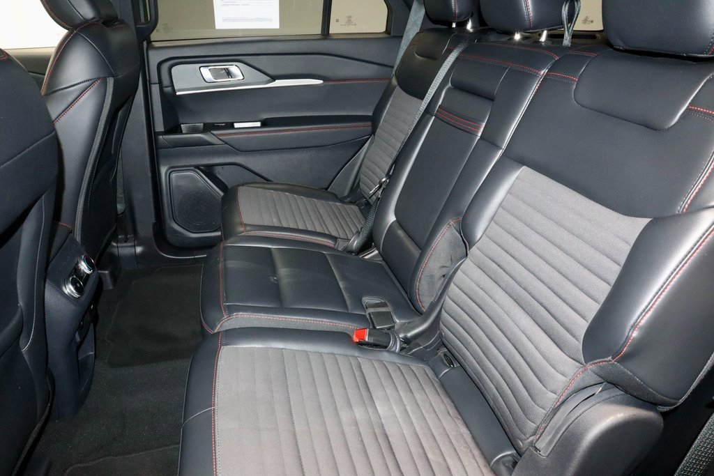 Certified 2025 Ford Explorer ST-Line w/ ST-Line Street Pack image 23