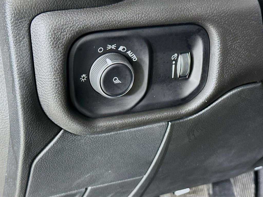 Used 2024 RAM 2500 Tradesman w/ Chrome Appearance Group image 12