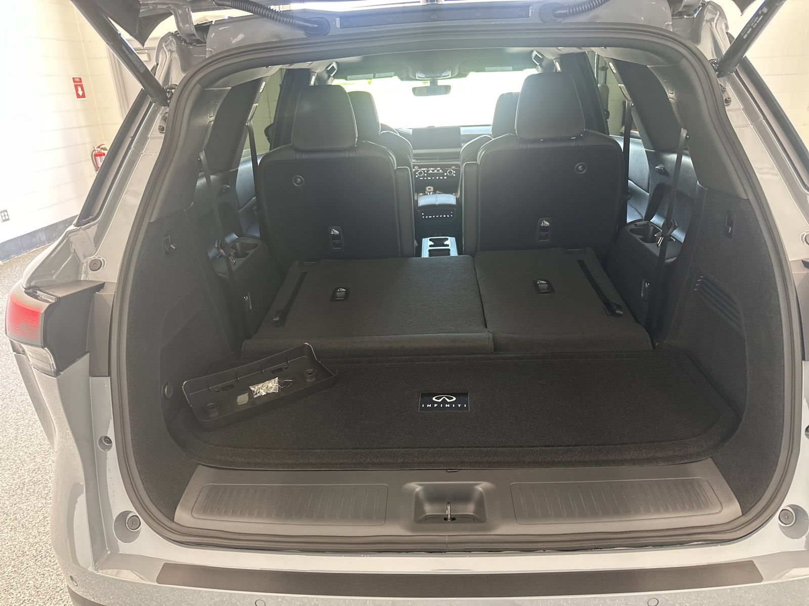 New 2027 INFINITI QX60 Sport w/ Dark Cargo Package AWD/4WD image 12