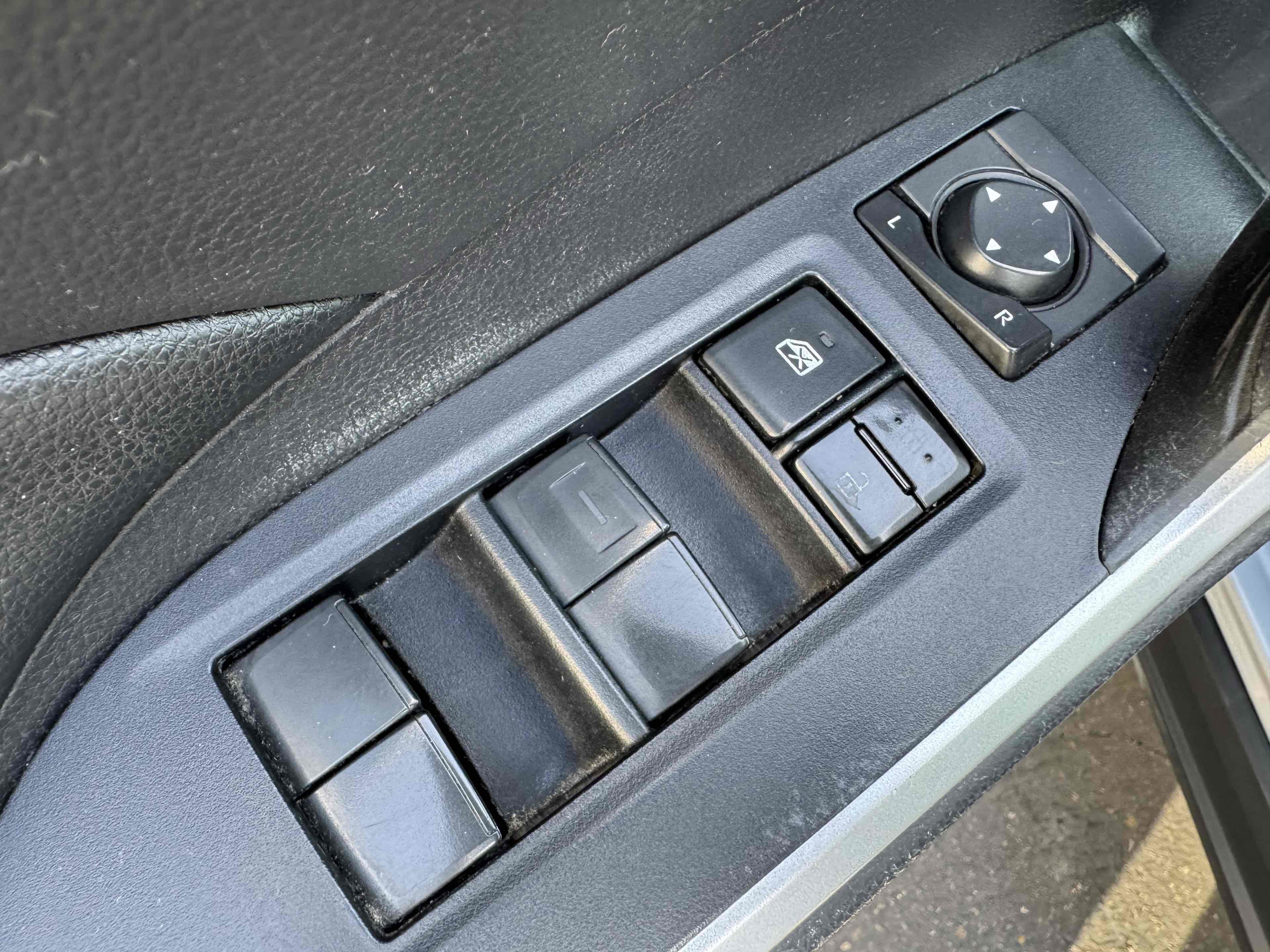 Used 2019 Toyota RAV4 LE w/ Carpet Mat Package image 11