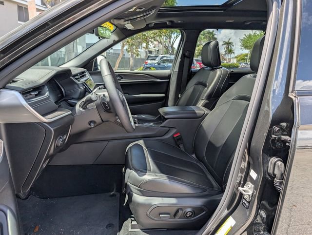 Used 2024 Jeep Grand Cherokee L Limited w/ Luxury Tech Group II RWD image 9