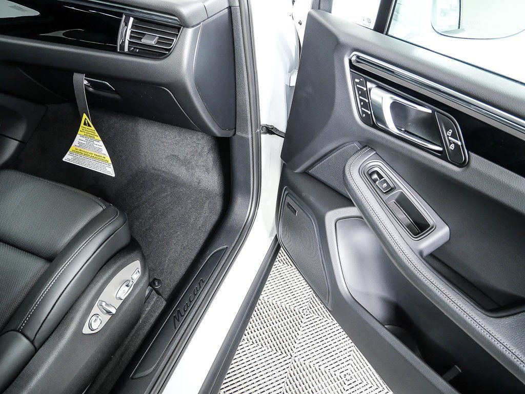 New 2026 Porsche Macan image 27