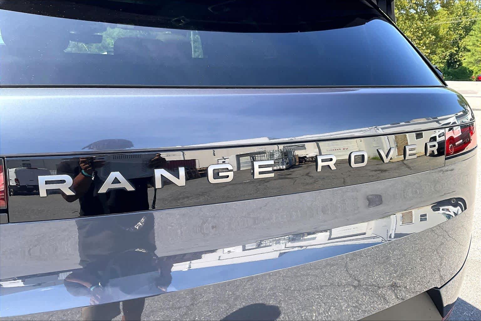 Used 2024 Land Rover Range Rover Sport SE AWD/4WD image 32
