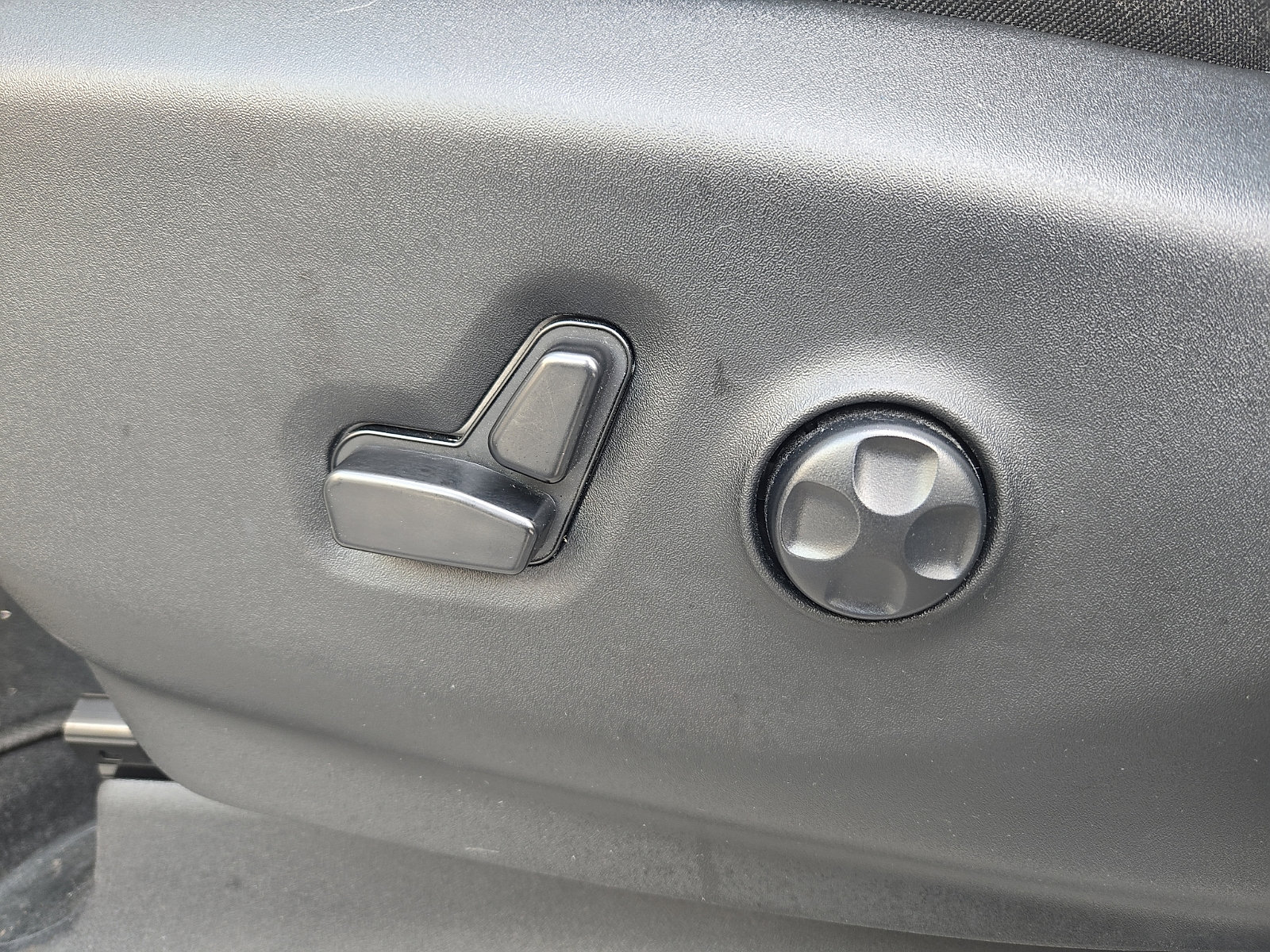 Used 2024 Chrysler Pacifica Touring-L image 7