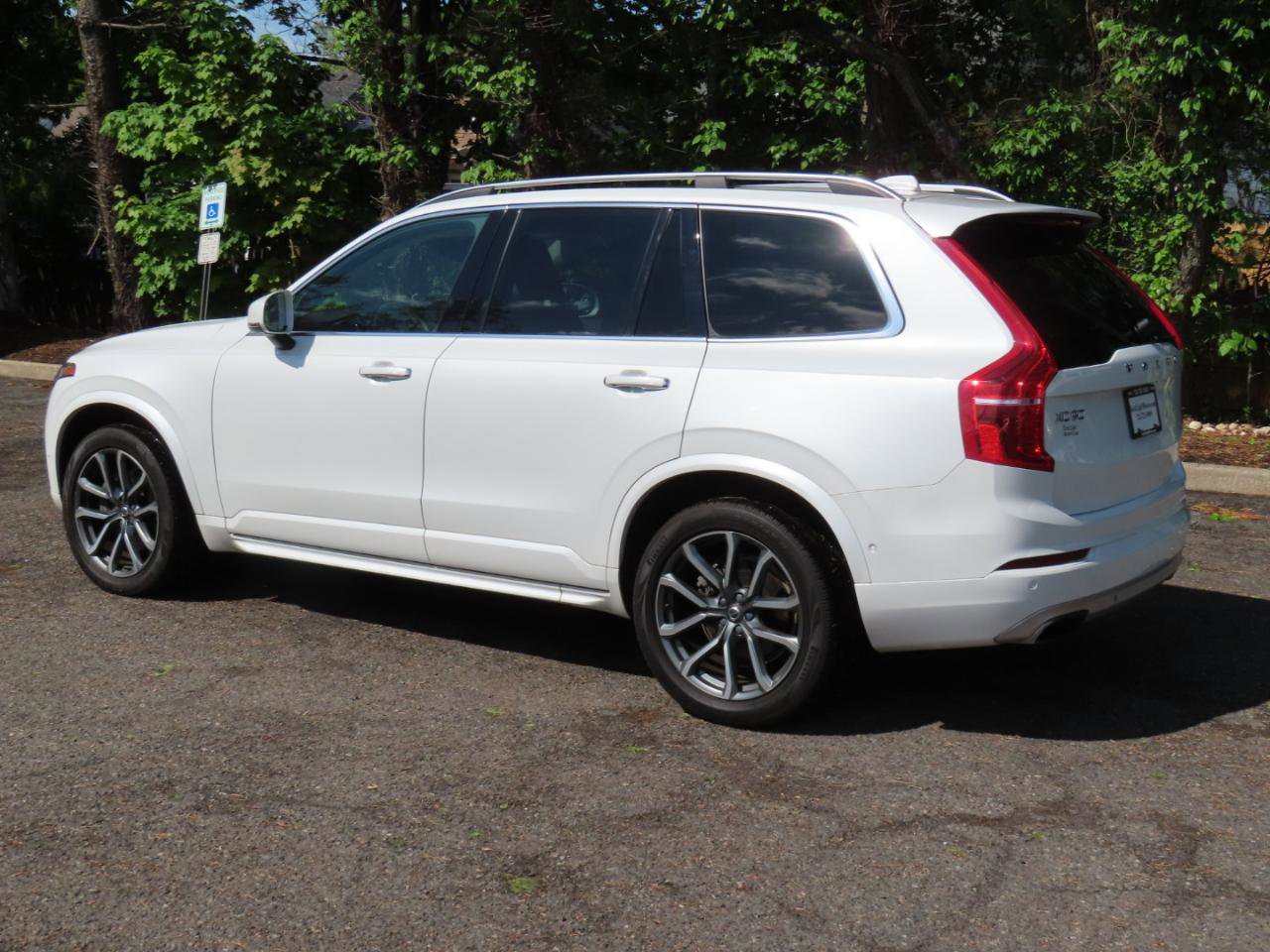 Used 2018 Volvo XC90 T6 Momentum w/ Convenience Package AWD/4WD image 2