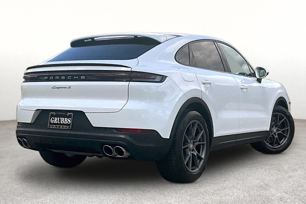 Used 2024 Porsche Cayenne S AWD/4WD image 2