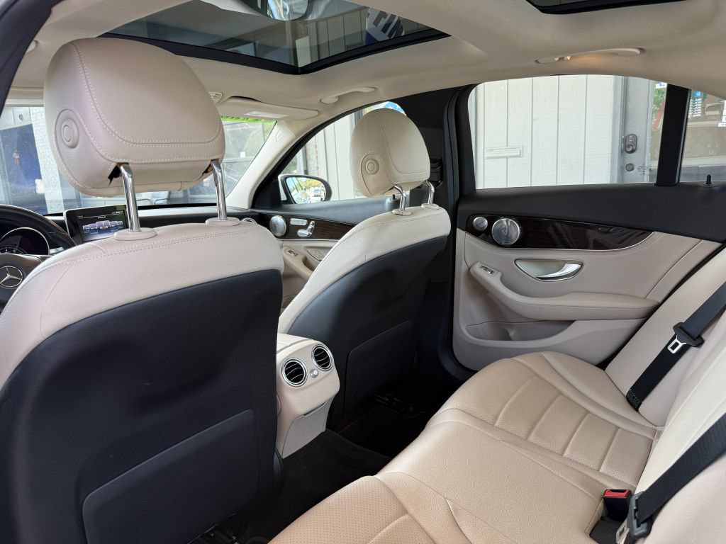 Used 2015 Mercedes-Benz C 300 4MATIC Sedan image 12