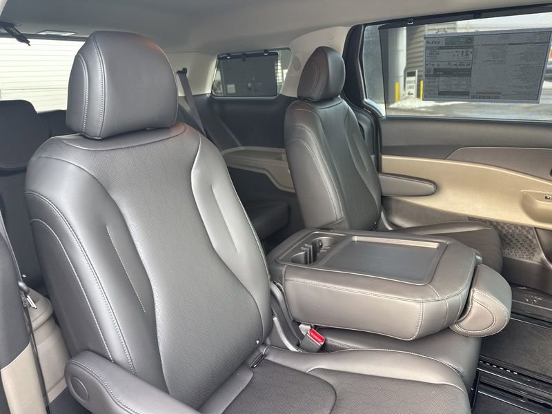 New 2026 Kia Carnival EX FWD image 15