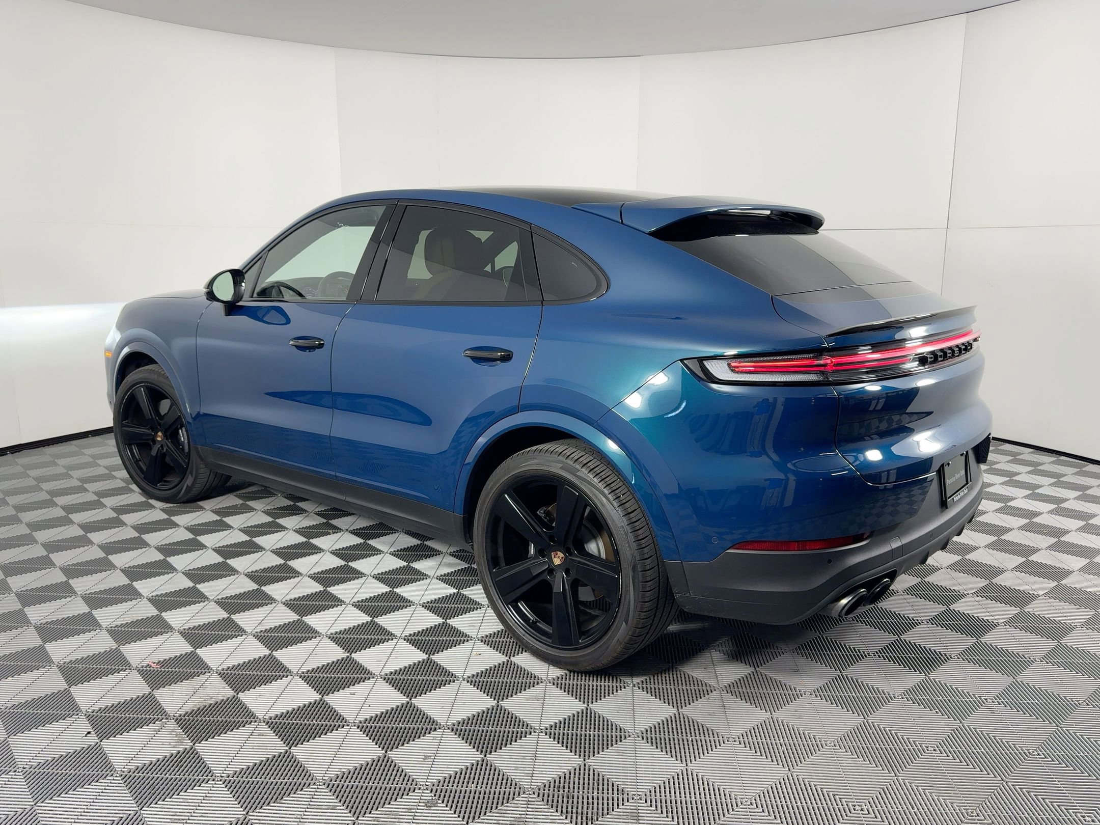 Certified 2025 Porsche Cayenne Coupe w/ Premium Package Plus image 3
