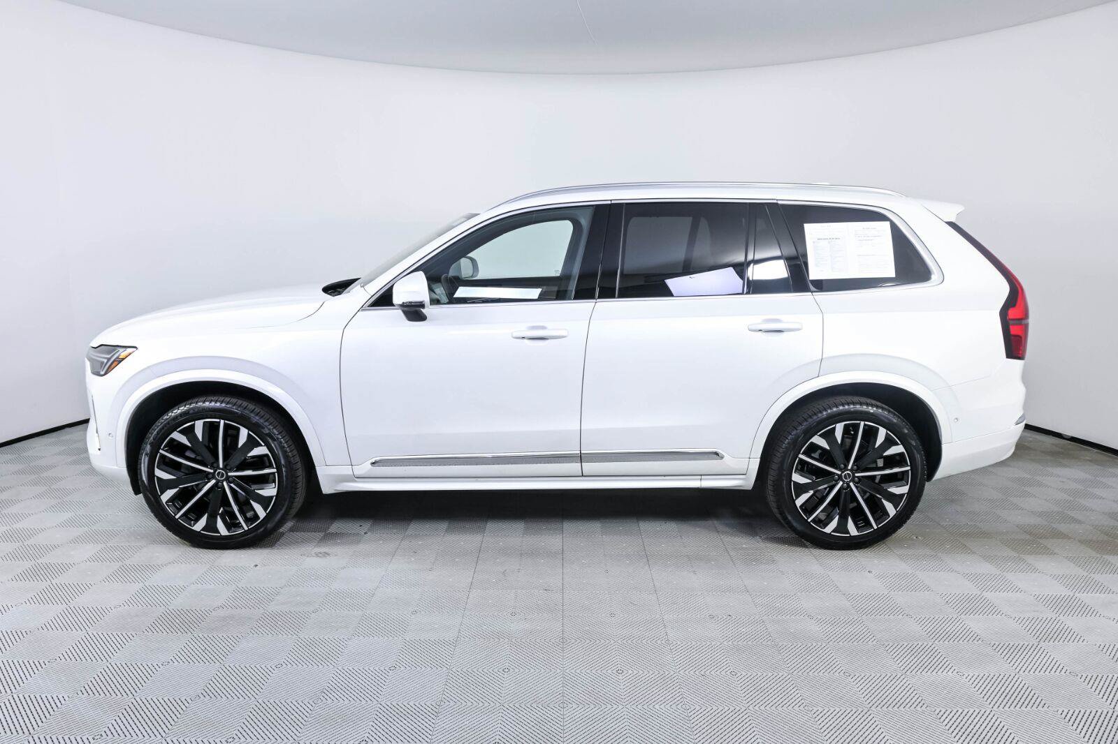 Certified 2026 Volvo XC90 B6 Ultra AWD/4WD image 2