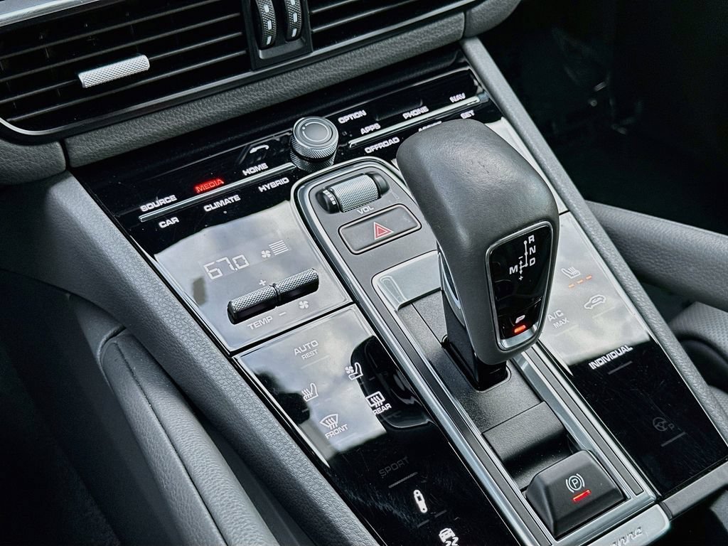 Certified 2020 Porsche Cayenne E-Hybrid AWD/4WD image 18