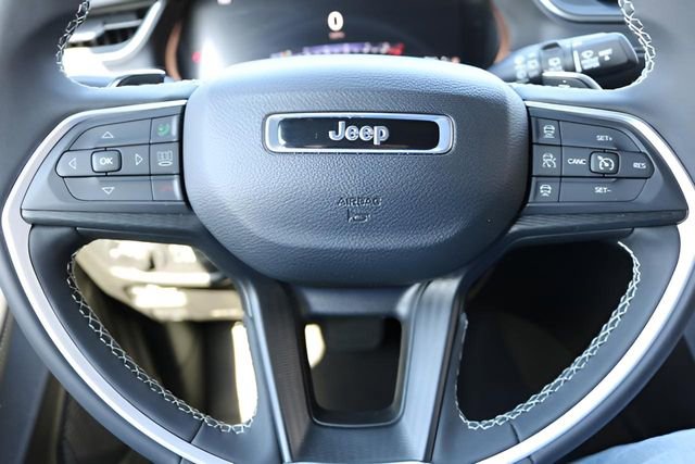 Used 2025 Jeep Grand Cherokee Laredo X image 22