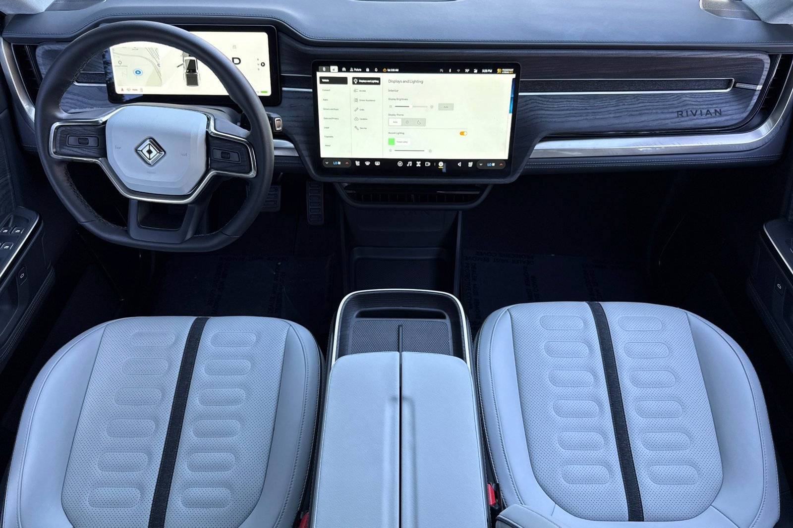 Used 2025 Rivian R1T Adventure image 17