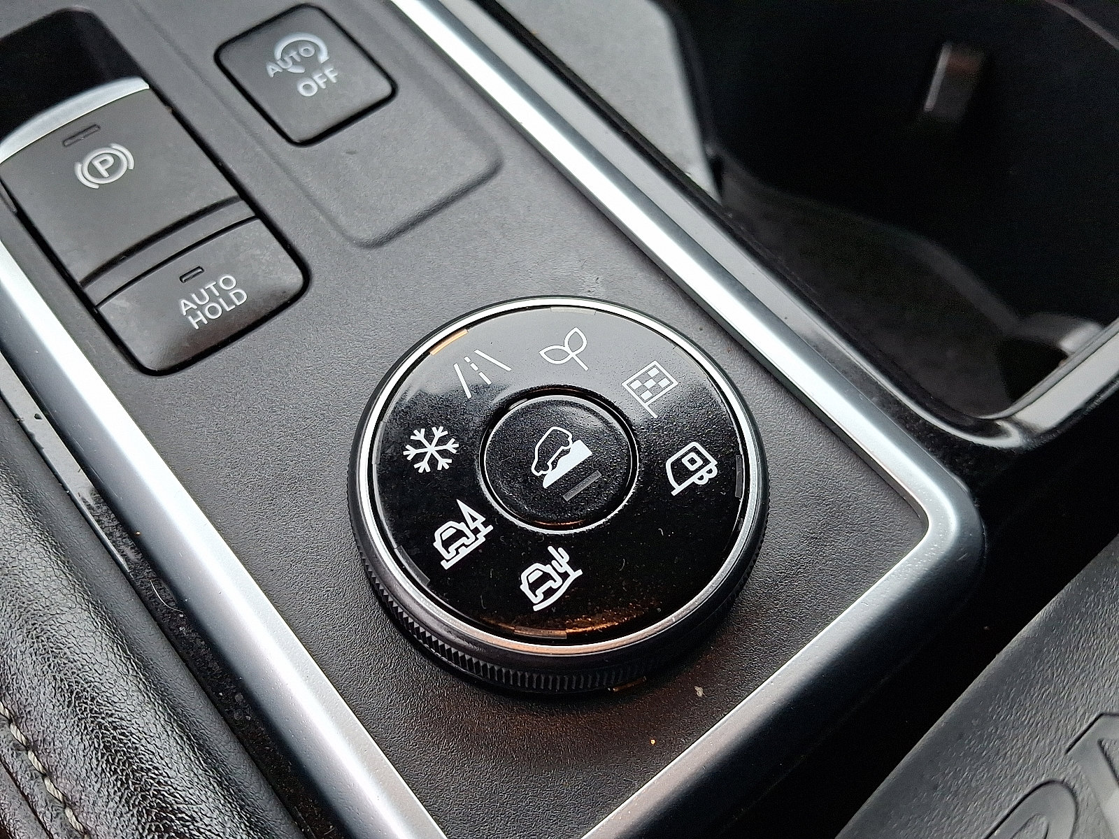 Certified 2023 Nissan Pathfinder SL w/ Lighting Package (N92) image 24