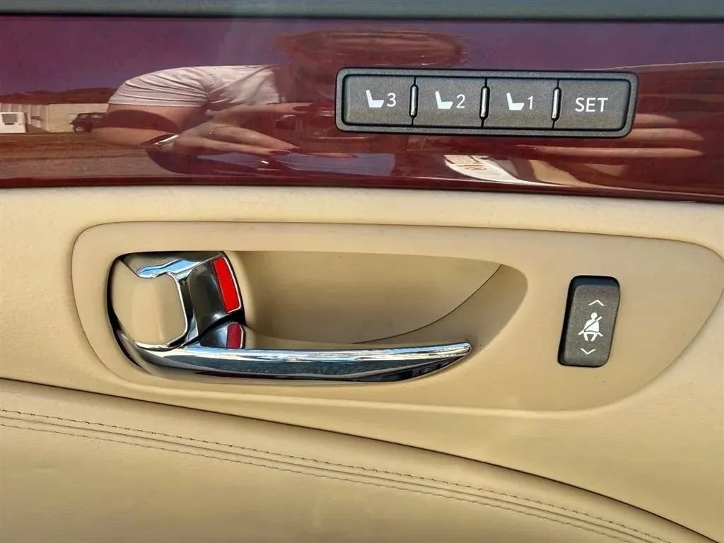 Used 2009 Lexus LS 460 w/ Comfort Pkg RWD image 30